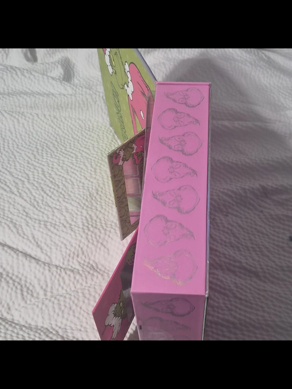 Grinch Holiday Eyeshadow Palette - Pink & Green